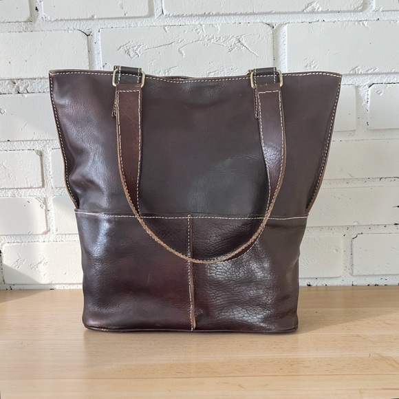 Elegant Brown Leather Tote Bag - Picture 2 of 11